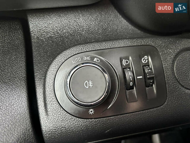 Бежевый Опель Combo Life, объемом двигателя 1.5 л и пробегом 188 тыс. км за 13500 $, фото 20 на Automoto.ua