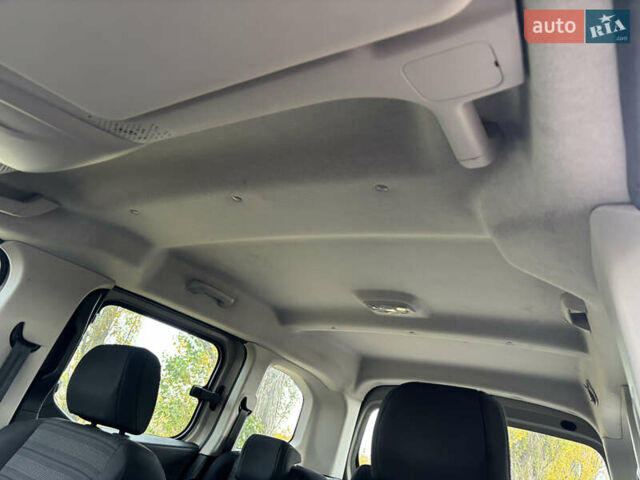 Бежевый Опель Combo Life, объемом двигателя 1.5 л и пробегом 188 тыс. км за 13500 $, фото 24 на Automoto.ua