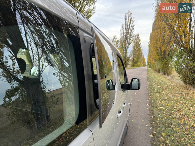 Бежевый Опель Combo Life, объемом двигателя 1.5 л и пробегом 188 тыс. км за 13500 $, фото 26 на Automoto.ua