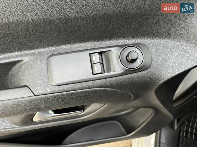 Бежевый Опель Combo Life, объемом двигателя 1.5 л и пробегом 188 тыс. км за 13500 $, фото 25 на Automoto.ua