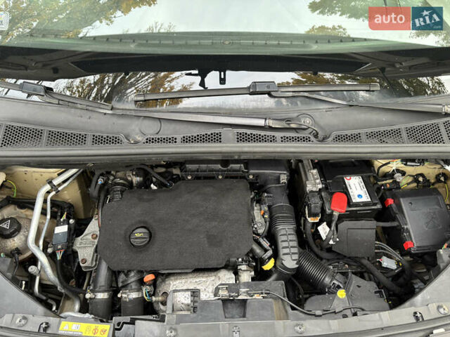 Бежевый Опель Combo Life, объемом двигателя 1.5 л и пробегом 188 тыс. км за 13500 $, фото 31 на Automoto.ua