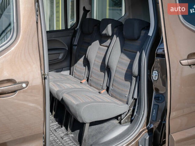 Коричневый Опель Combo Life, объемом двигателя 1.5 л и пробегом 54 тыс. км за 20359 $, фото 6 на Automoto.ua