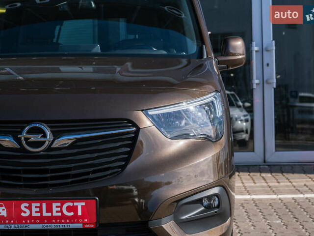 Коричневый Опель Combo Life, объемом двигателя 1.5 л и пробегом 54 тыс. км за 20359 $, фото 1 на Automoto.ua