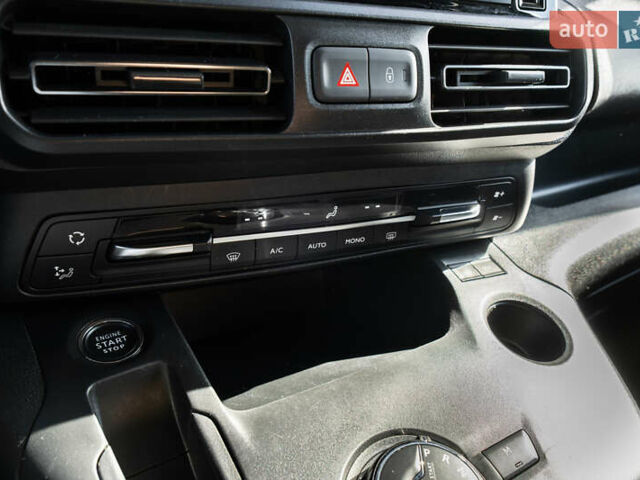 Коричневый Опель Combo Life, объемом двигателя 1.5 л и пробегом 54 тыс. км за 20359 $, фото 14 на Automoto.ua