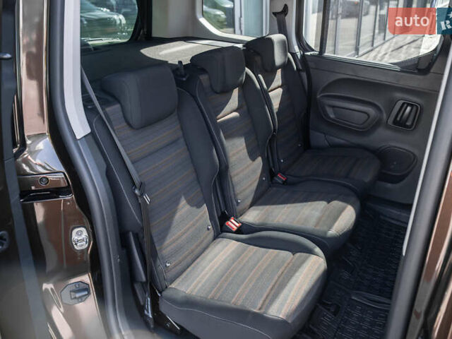 Коричневый Опель Combo Life, объемом двигателя 1.5 л и пробегом 54 тыс. км за 20359 $, фото 9 на Automoto.ua