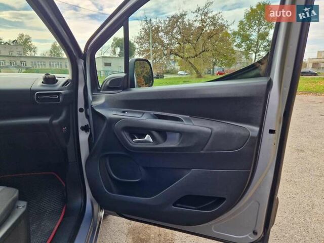 Сірий Опель Combo Life, об'ємом двигуна 1.56 л та пробігом 90 тис. км за 16900 $, фото 16 на Automoto.ua