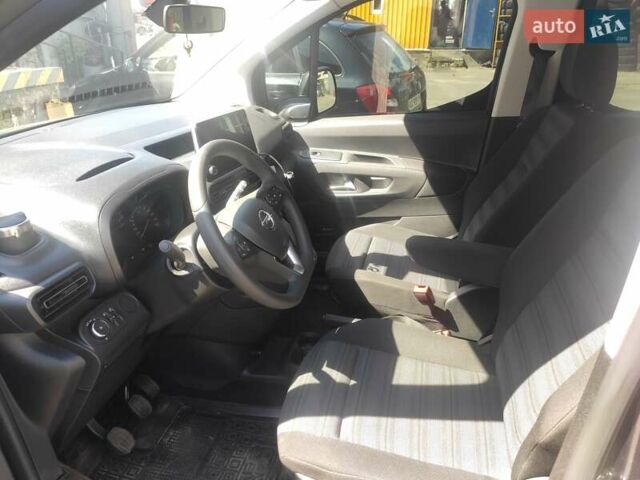 Сірий Опель Combo Life, об'ємом двигуна 1.56 л та пробігом 67 тис. км за 21000 $, фото 3 на Automoto.ua