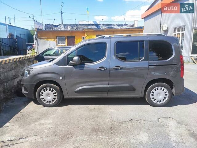 Сірий Опель Combo Life, об'ємом двигуна 1.56 л та пробігом 67 тис. км за 21000 $, фото 5 на Automoto.ua