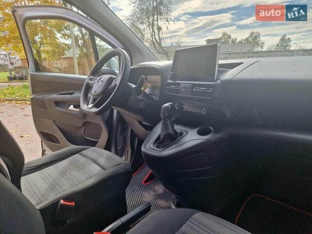 Сірий Опель Combo Life, об'ємом двигуна 1.56 л та пробігом 90 тис. км за 16900 $, фото 10 на Automoto.ua
