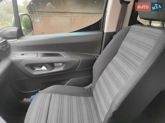 Сірий Опель Combo Life, об'ємом двигуна 1.56 л та пробігом 67 тис. км за 21000 $, фото 6 на Automoto.ua