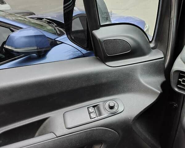 Сірий Опель Combo Life, об'ємом двигуна 1.5 л та пробігом 54 тис. км за 23200 $, фото 13 на Automoto.ua