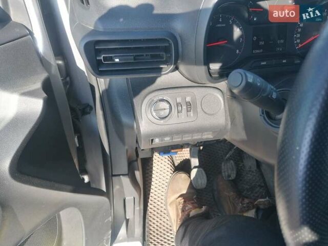 Серый Опель Combo Life, объемом двигателя 1.5 л и пробегом 32 тыс. км за 23332 $, фото 28 на Automoto.ua