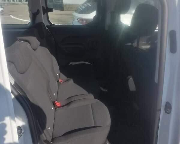 Серый Опель Combo Life, объемом двигателя 1.5 л и пробегом 32 тыс. км за 23332 $, фото 25 на Automoto.ua