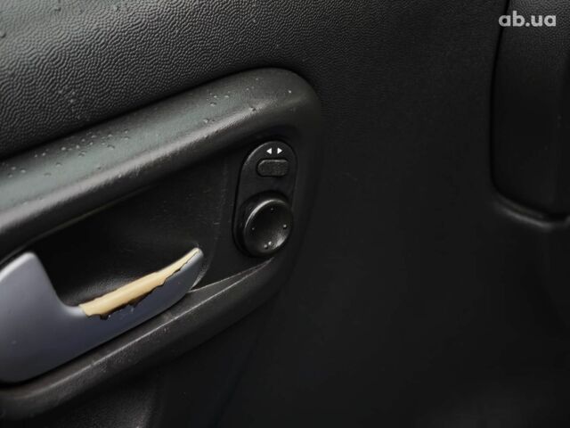 Синий Опель Combo Life, объемом двигателя 1.7 л и пробегом 353 тыс. км за 4690 $, фото 21 на Automoto.ua