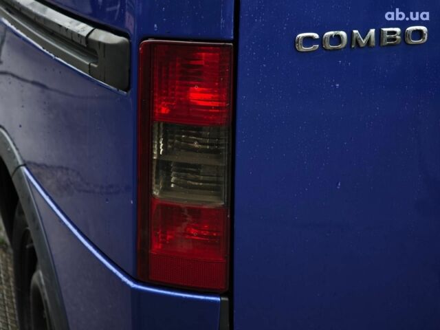 Синий Опель Combo Life, объемом двигателя 1.7 л и пробегом 353 тыс. км за 4690 $, фото 9 на Automoto.ua