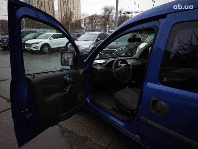 Синий Опель Combo Life, объемом двигателя 1.7 л и пробегом 353 тыс. км за 4690 $, фото 17 на Automoto.ua