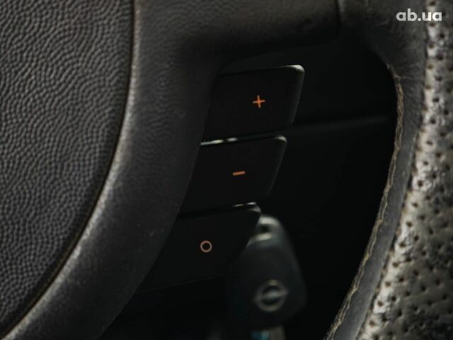 Синий Опель Combo Life, объемом двигателя 1.7 л и пробегом 353 тыс. км за 4690 $, фото 26 на Automoto.ua