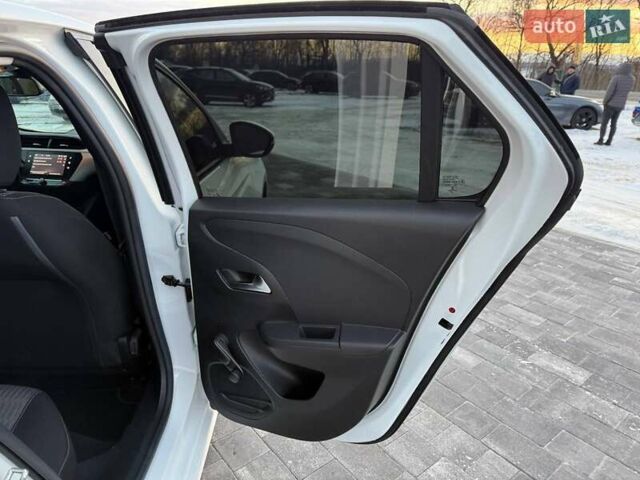Белый Опель Corsa-e, объемом двигателя 0 л и пробегом 57 тыс. км за 13299 $, фото 18 на Automoto.ua