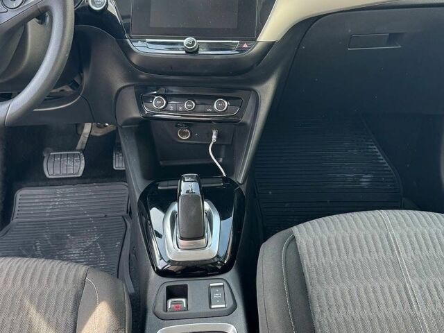 Белый Опель Corsa-e, объемом двигателя 0 л и пробегом 110 тыс. км за 12750 $, фото 11 на Automoto.ua