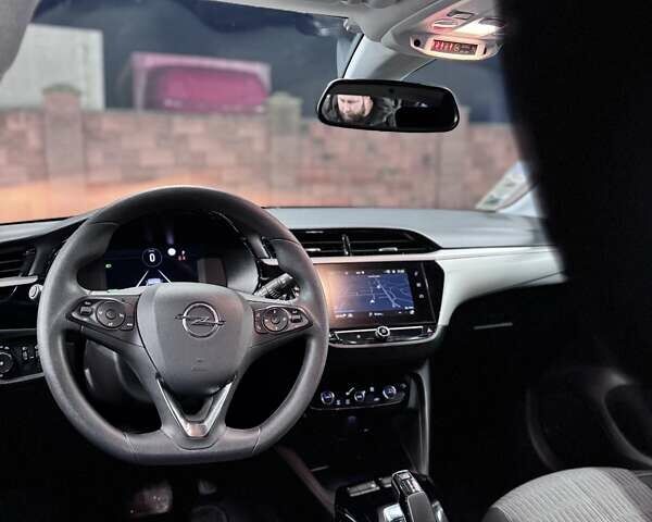 Белый Опель Corsa-e, объемом двигателя 0 л и пробегом 63 тыс. км за 13200 $, фото 13 на Automoto.ua