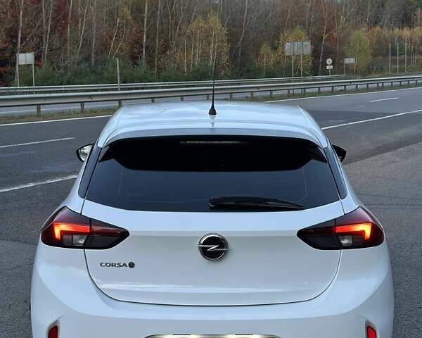 Белый Опель Corsa-e, объемом двигателя 0 л и пробегом 80 тыс. км за 16450 $, фото 7 на Automoto.ua