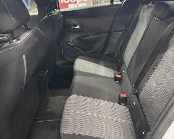 Белый Опель Corsa-e, объемом двигателя 0 л и пробегом 63 тыс. км за 13200 $, фото 12 на Automoto.ua