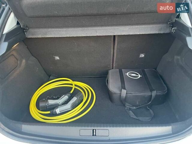 Білий Опель Corsa-e, об'ємом двигуна 0 л та пробігом 35 тис. км за 14500 $, фото 26 на Automoto.ua