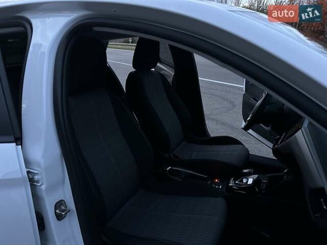 Белый Опель Corsa-e, объемом двигателя 0 л и пробегом 80 тыс. км за 16450 $, фото 23 на Automoto.ua