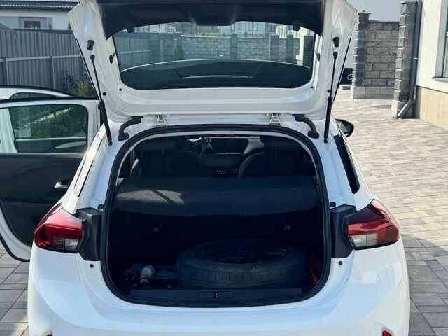Белый Опель Corsa-e, объемом двигателя 0 л и пробегом 110 тыс. км за 12750 $, фото 6 на Automoto.ua