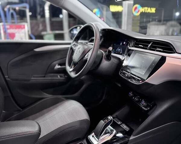 Белый Опель Corsa-e, объемом двигателя 0 л и пробегом 63 тыс. км за 13200 $, фото 14 на Automoto.ua