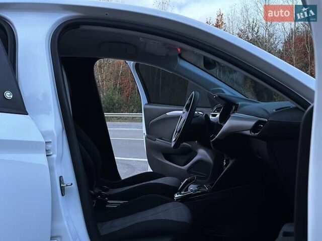 Белый Опель Corsa-e, объемом двигателя 0 л и пробегом 80 тыс. км за 16450 $, фото 21 на Automoto.ua