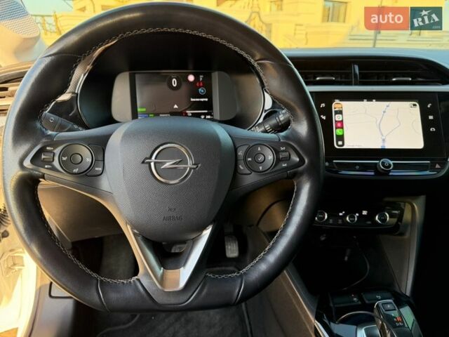Белый Опель Corsa-e, объемом двигателя 0 л и пробегом 57 тыс. км за 12800 $, фото 22 на Automoto.ua