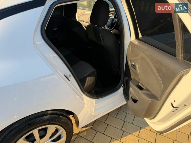 Белый Опель Corsa-e, объемом двигателя 0 л и пробегом 57 тыс. км за 12800 $, фото 17 на Automoto.ua