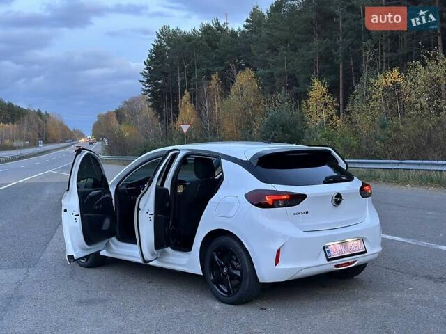 Белый Опель Corsa-e, объемом двигателя 0 л и пробегом 80 тыс. км за 16450 $, фото 16 на Automoto.ua