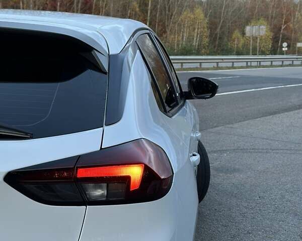 Белый Опель Corsa-e, объемом двигателя 0 л и пробегом 80 тыс. км за 16450 $, фото 8 на Automoto.ua
