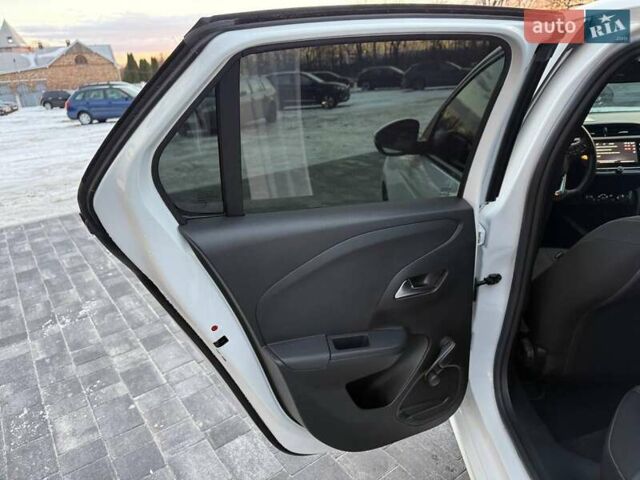 Белый Опель Corsa-e, объемом двигателя 0 л и пробегом 57 тыс. км за 13299 $, фото 17 на Automoto.ua