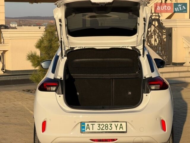 Белый Опель Corsa-e, объемом двигателя 0 л и пробегом 60 тыс. км за 12800 $, фото 20 на Automoto.ua
