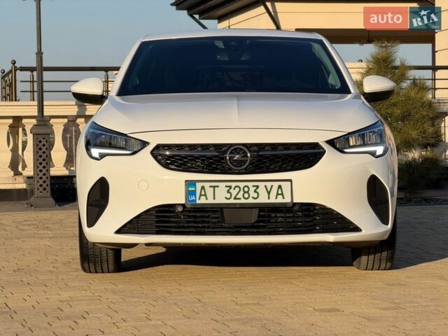 Белый Опель Corsa-e, объемом двигателя 0 л и пробегом 60 тыс. км за 12800 $, фото 12 на Automoto.ua