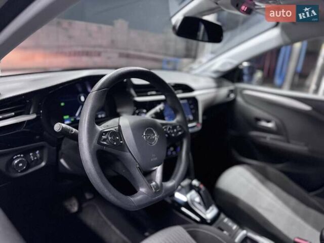 Белый Опель Corsa-e, объемом двигателя 0 л и пробегом 63 тыс. км за 13200 $, фото 10 на Automoto.ua