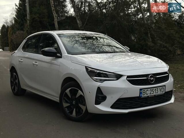Белый Опель Corsa-e, объемом двигателя 0 л и пробегом 28 тыс. км за 15615 $, фото 9 на Automoto.ua