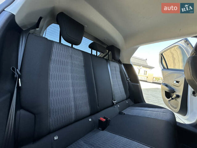 Белый Опель Corsa-e, объемом двигателя 0 л и пробегом 50 тыс. км за 12999 $, фото 30 на Automoto.ua