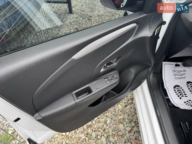 Белый Опель Corsa-e, объемом двигателя 0 л и пробегом 142 тыс. км за 11999 $, фото 25 на Automoto.ua