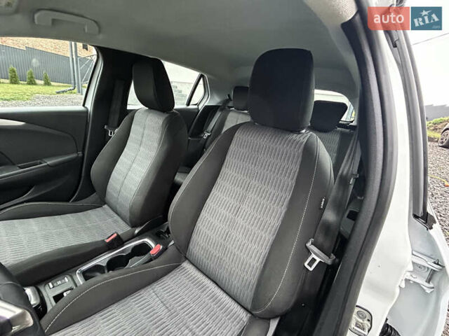 Белый Опель Corsa-e, объемом двигателя 0 л и пробегом 175 тыс. км за 12300 $, фото 26 на Automoto.ua