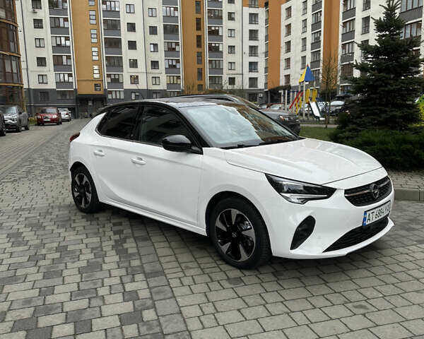 Белый Опель Corsa-e, объемом двигателя 0 л и пробегом 53 тыс. км за 16200 $, фото 32 на Automoto.ua