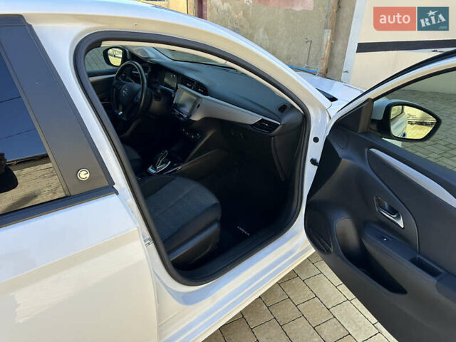 Белый Опель Corsa-e, объемом двигателя 0 л и пробегом 50 тыс. км за 12999 $, фото 24 на Automoto.ua