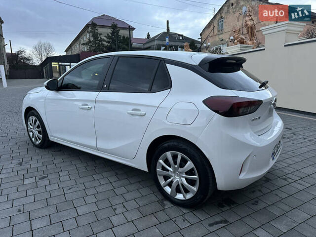 Белый Опель Corsa-e, объемом двигателя 0 л и пробегом 51 тыс. км за 12777 $, фото 3 на Automoto.ua