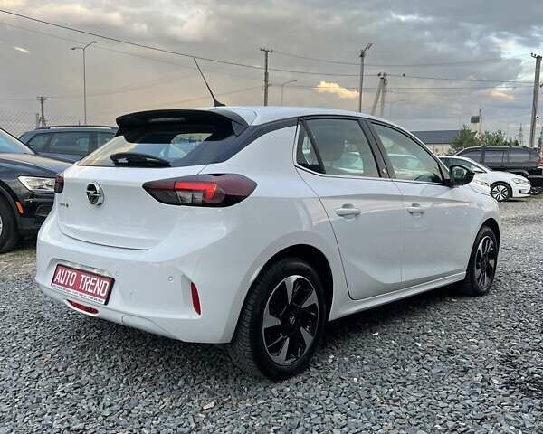 Белый Опель Corsa-e, объемом двигателя 0 л и пробегом 37 тыс. км за 14400 $, фото 5 на Automoto.ua