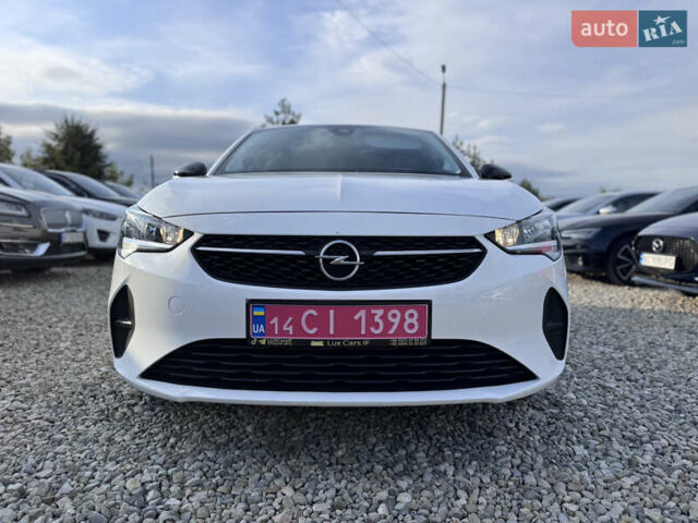 Белый Опель Corsa-e, объемом двигателя 0 л и пробегом 142 тыс. км за 11999 $, фото 1 на Automoto.ua