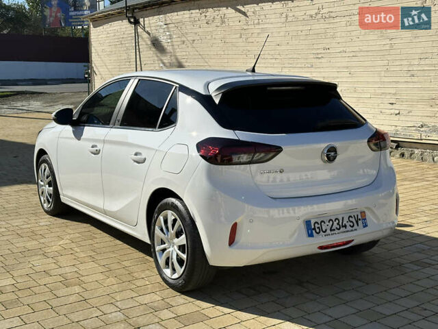 Белый Опель Corsa-e, объемом двигателя 0 л и пробегом 50 тыс. км за 12999 $, фото 5 на Automoto.ua