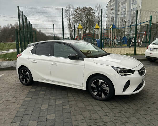 Белый Опель Corsa-e, объемом двигателя 0 л и пробегом 53 тыс. км за 16200 $, фото 9 на Automoto.ua